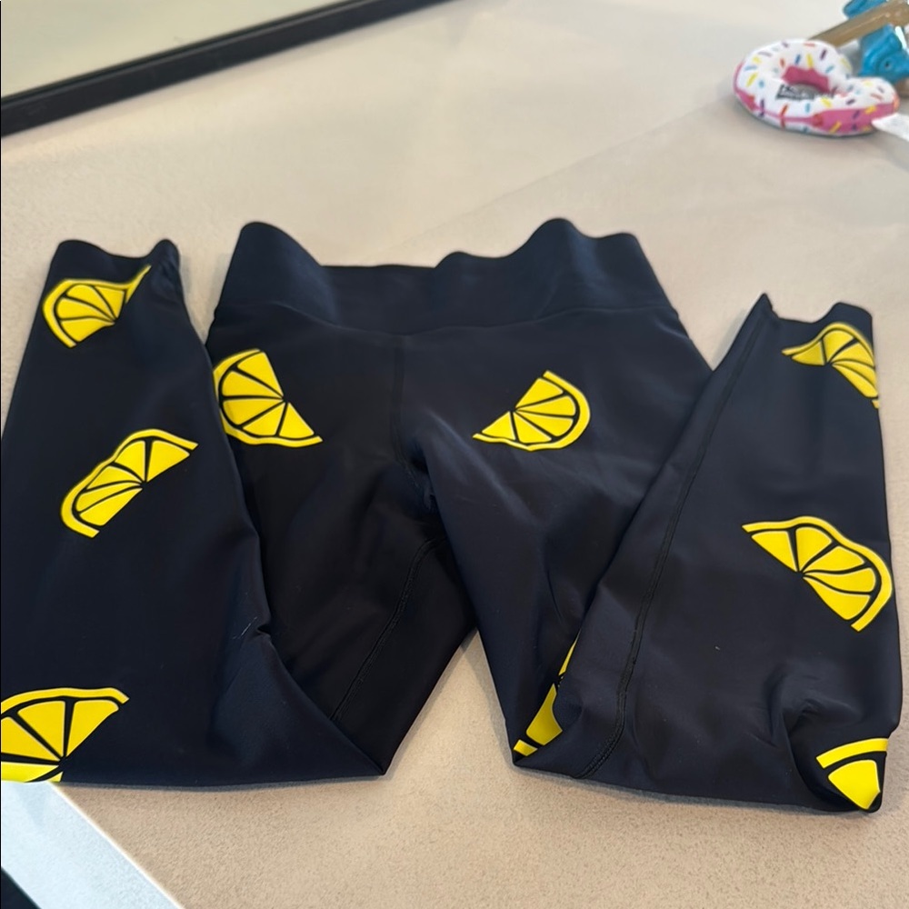 Ultracor lemon print leggings xs